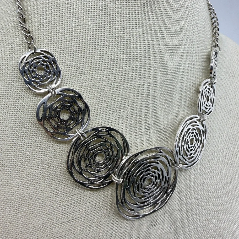 Necklace Silver Tone Spiral Rose Disc Statement Vintage Floral Boho Bib Chain